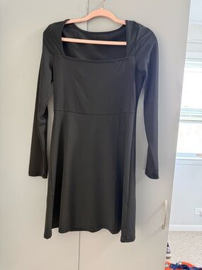 Women's Black Long-Sleeve Square Neck Dress